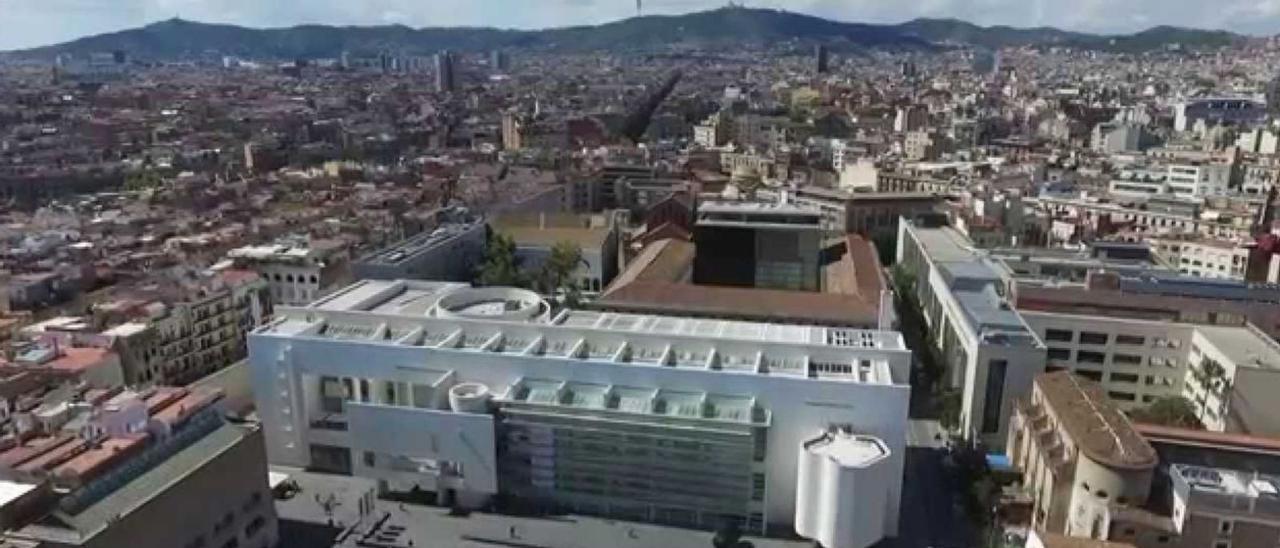 La implantación del MACBA (Museo de Arte Contemporáneo de Barcelona), junto con la creación de espacios públicos
