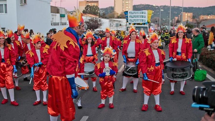 Los reyes reparten más de 4.000 kilos de caramelos en la noche más mágica del año