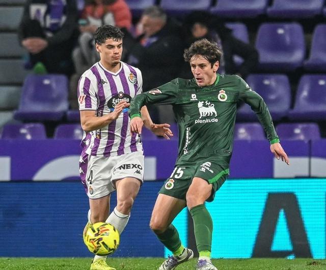 Sangalli, en un partido contra el Valladolid con el Racing la pasada temporada.