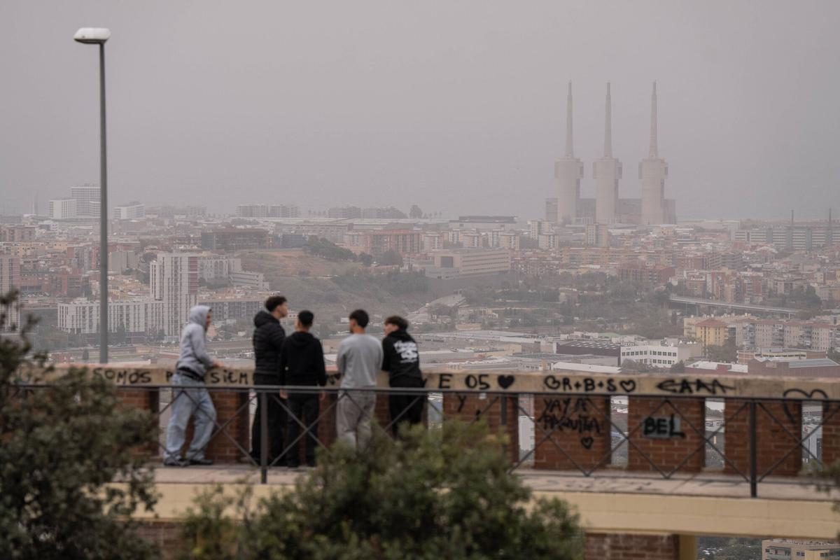 La calitja, la pols en suspensió procedent del nord d'Àfrica, arriba a Barcelona