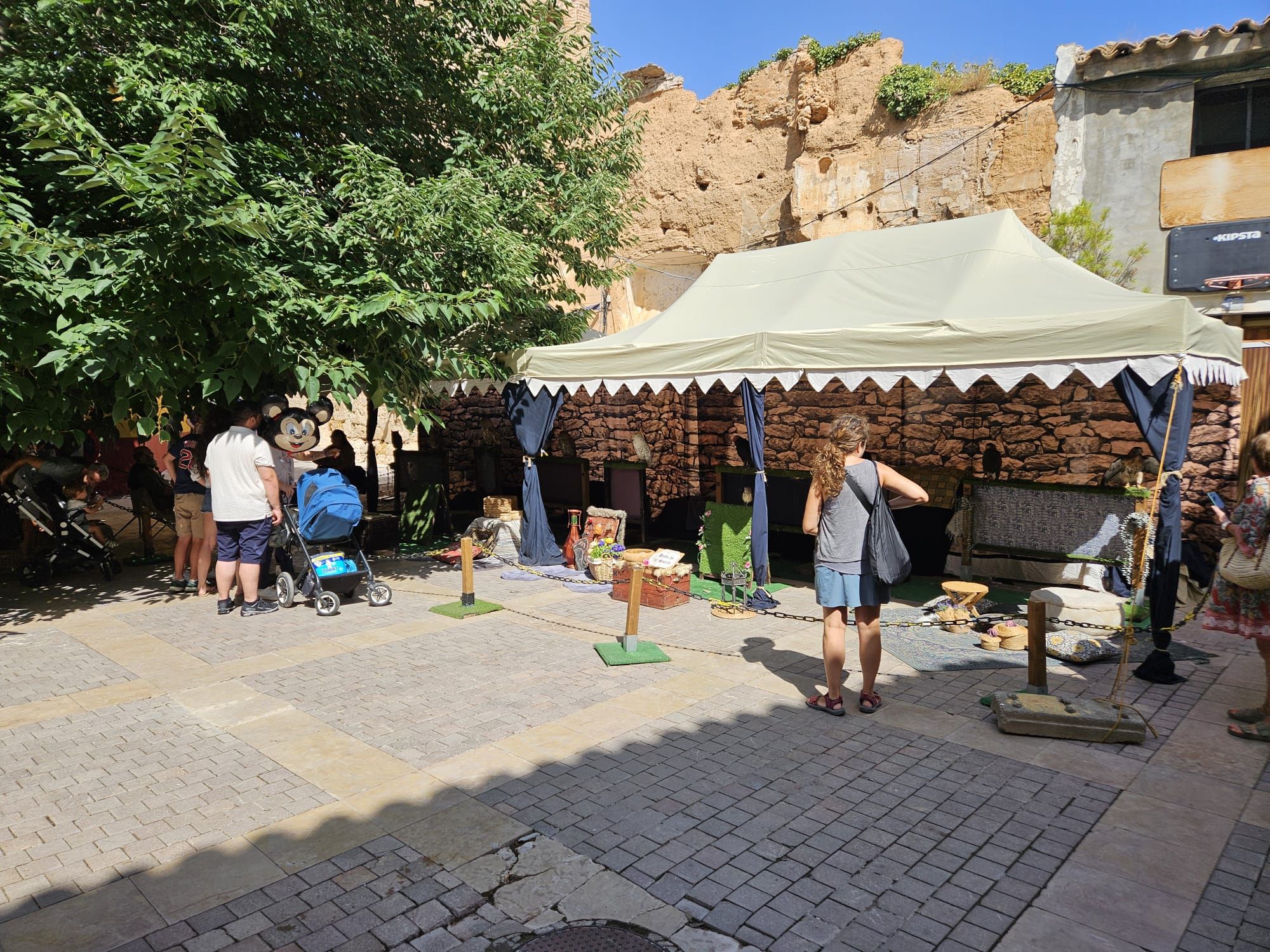 La Villa de Requena vuelve al pasado con el mercado medieval