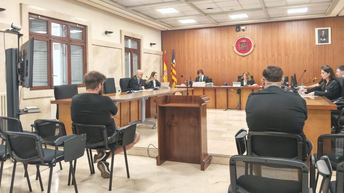 Los dos acusados, ayer en el juicio celebrado en la Audiencia Provincial de Palma.