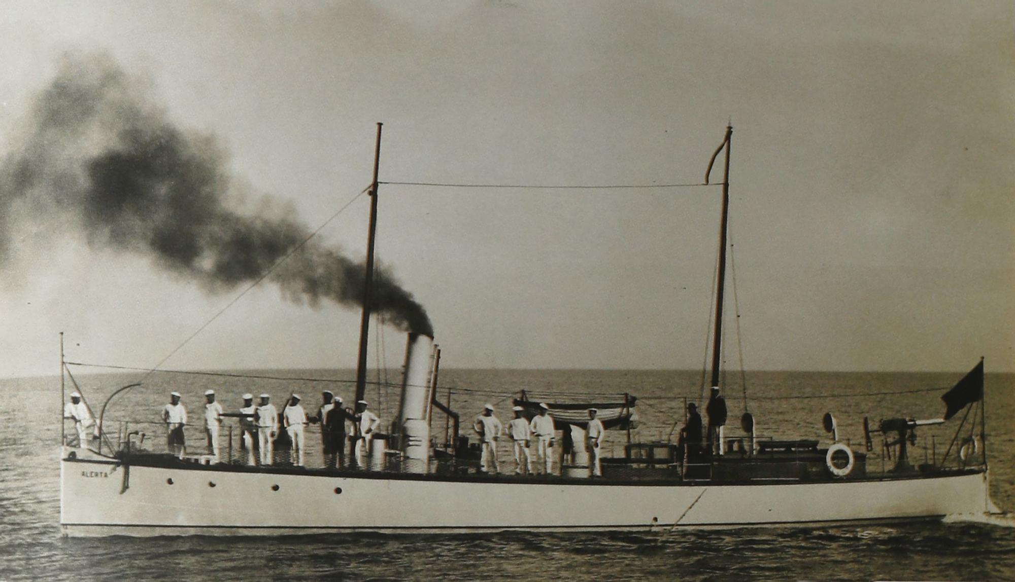 Una travesía fotográfica al pasado de la Marina española de casi cien años de navegación