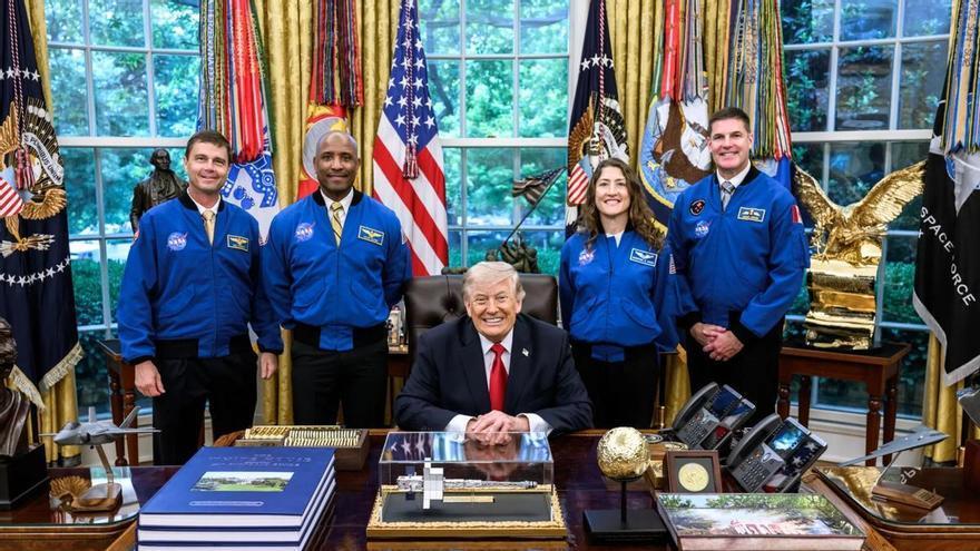 Trump entrega la Medalla de Honor Espacial a los cuatro astronautas de Artemis II
