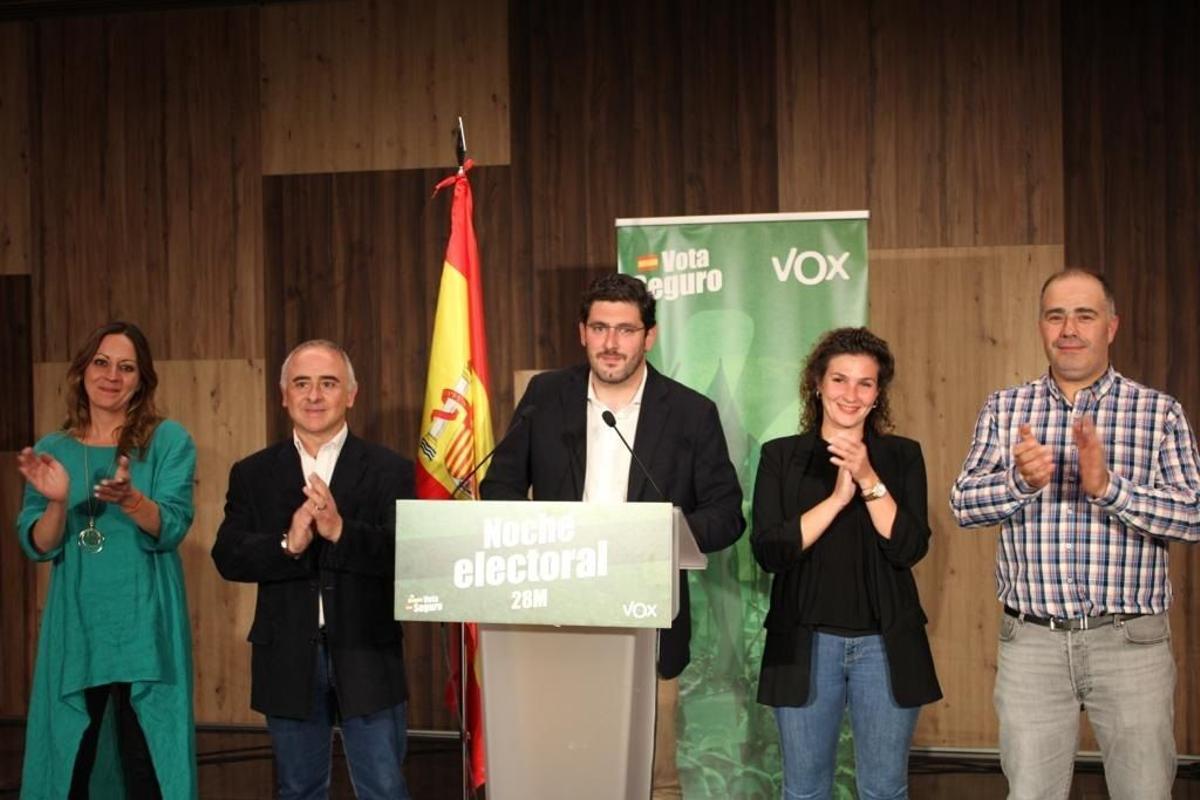 El líder de Vox Aragón, Alejandro Nolasco, durante su comparecencia para valorar los resultados del 28M, este domingo.