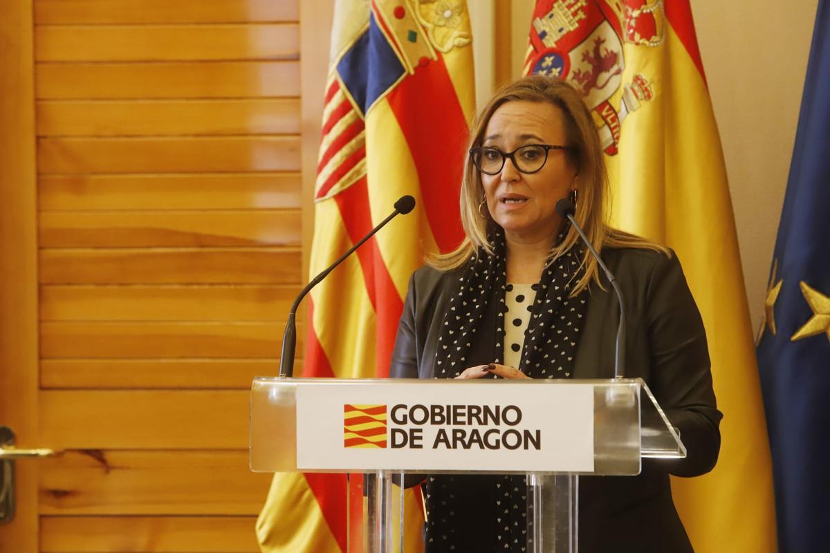 La consejera Mayte Pérez explica el funcionamiento de los nuevos servicios de emergencias.