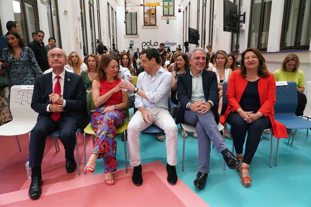 A la izquierda, Paco de la Torre, Patricia Navarro, Juanma Moreno, Elías Bendodo y Carmen Crespo, en un acto en Málaga del PP.
