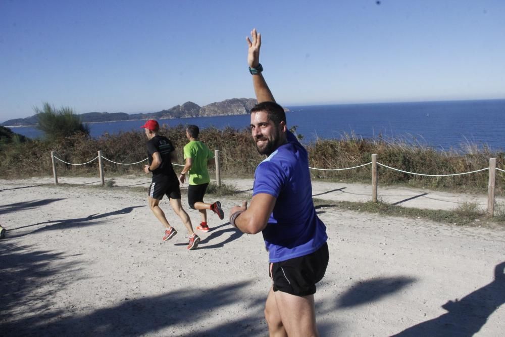 Roberto Riobó y Beatriz Fernández triunfan en la media maratón de la Costa da Vela