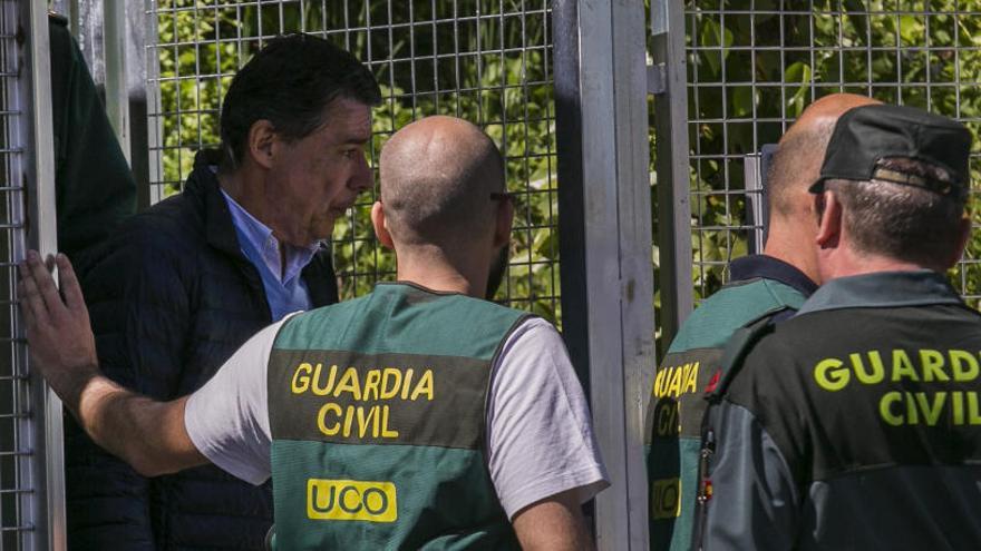 Momento de la detención de Ignacio González en abril.