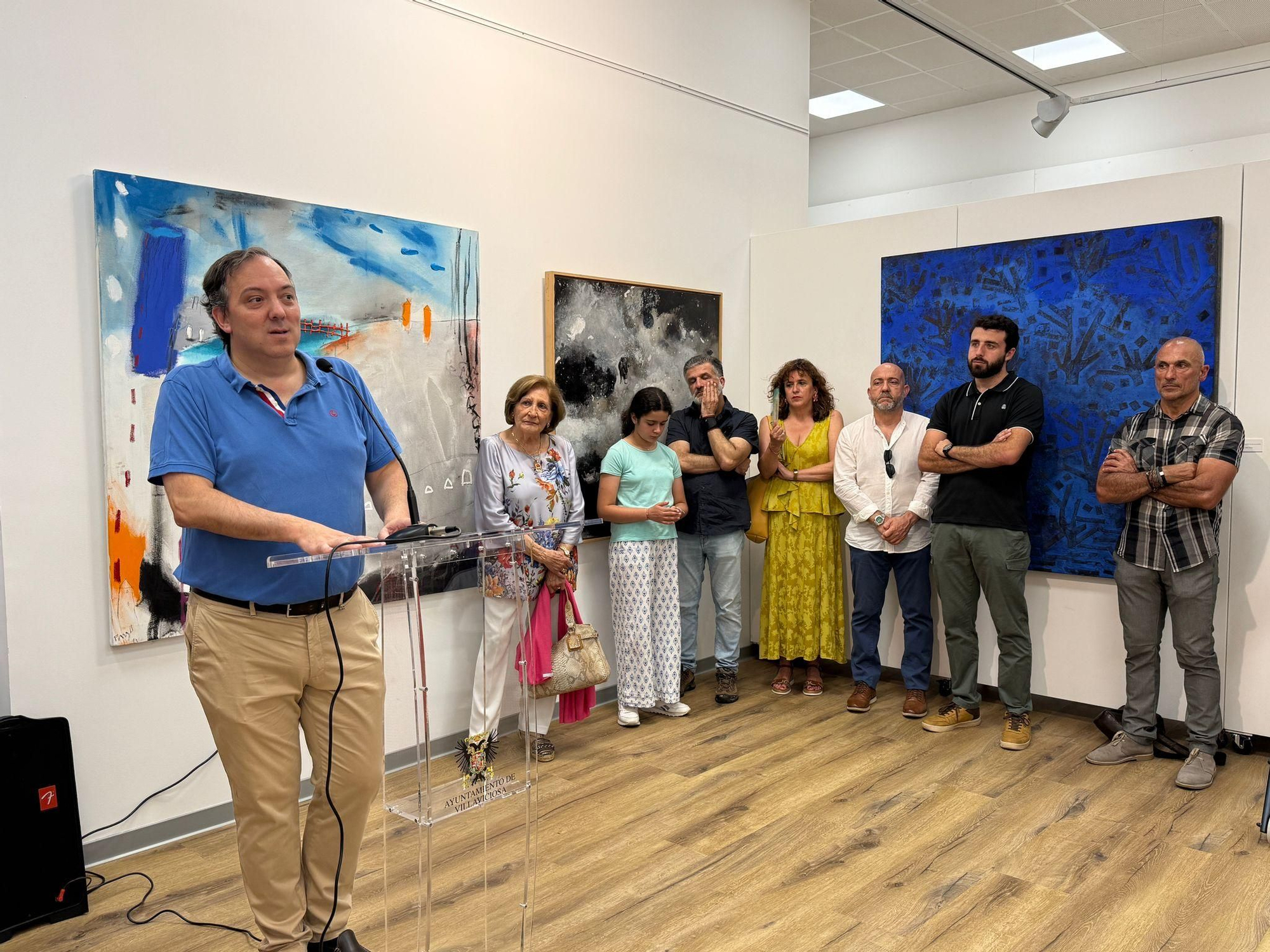 Así es la muestra de las 27 obras ganadoras del Certamen Nacional de Pintura de Villaviciosa que componen la colección municipal