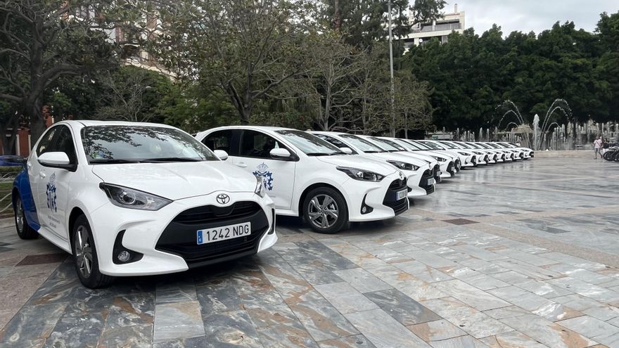 Medimotors Premium entrega 14 Yaris híbridos al Ayuntamiento de Orihuela para fomentar la movilidad sostenible