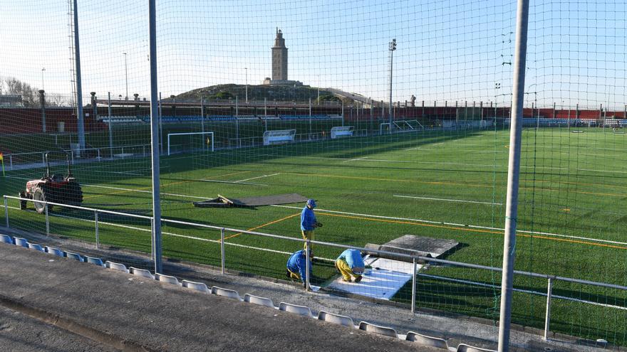 La ciudad deportiva Arsenio Iglesias renueva su césped