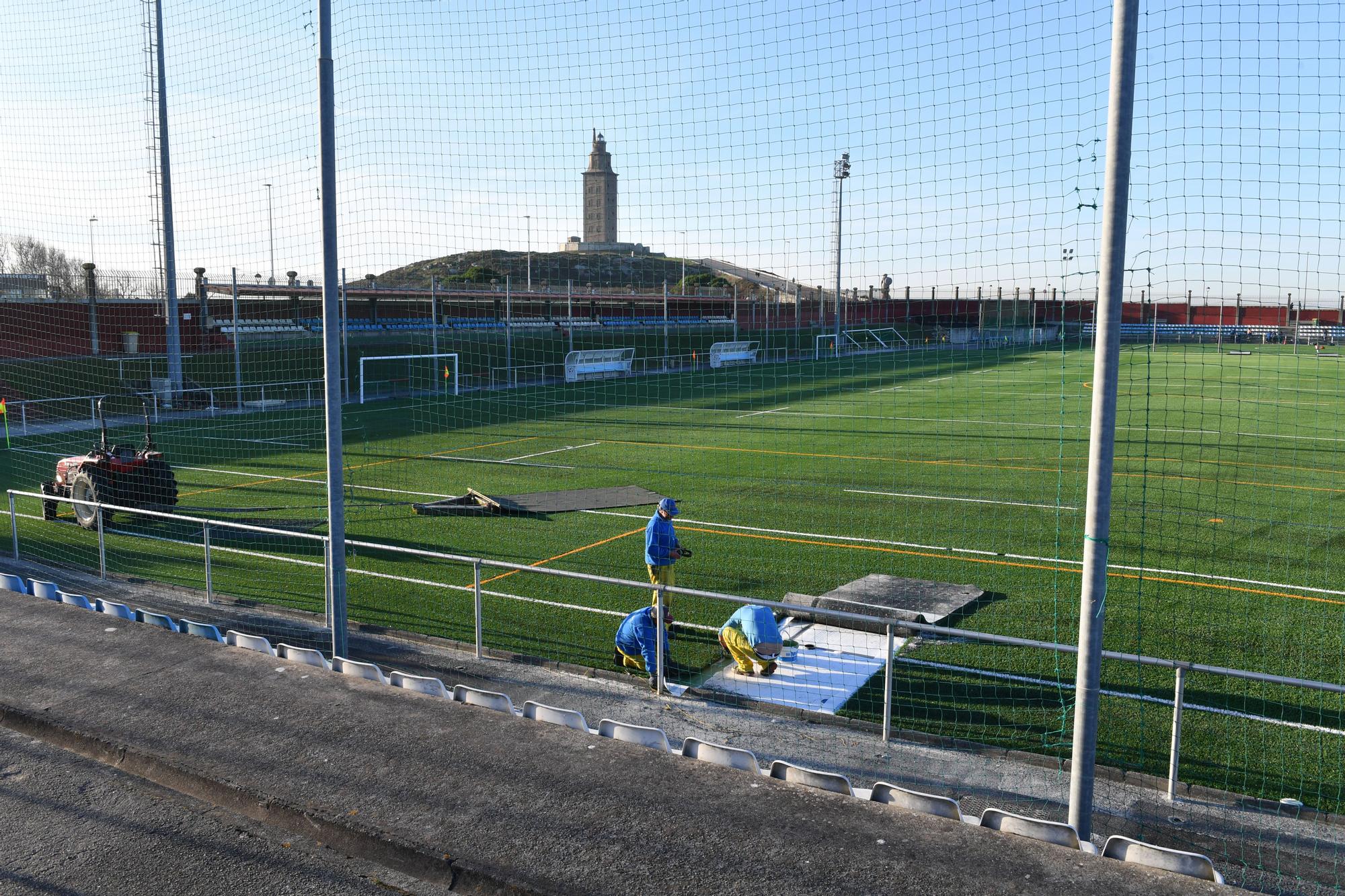 La ciudad deportiva Arsenio Iglesias renueva su césped artificial