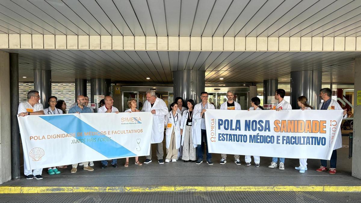 Una de las protestas celebradas ante el Hospital Montecelo de Pontevedra.
