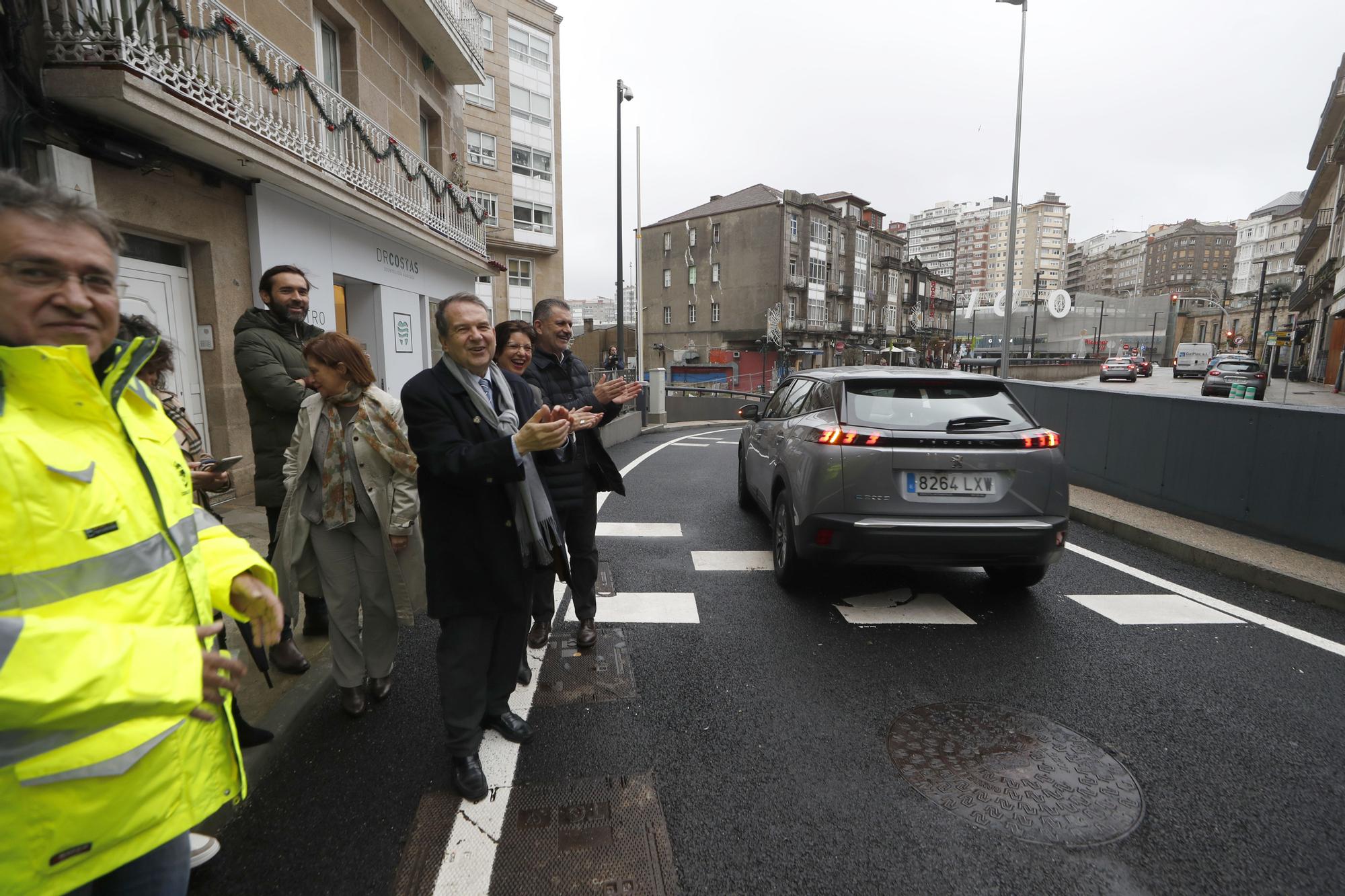 Los primeros coches cruzan el túnel de Lepanto