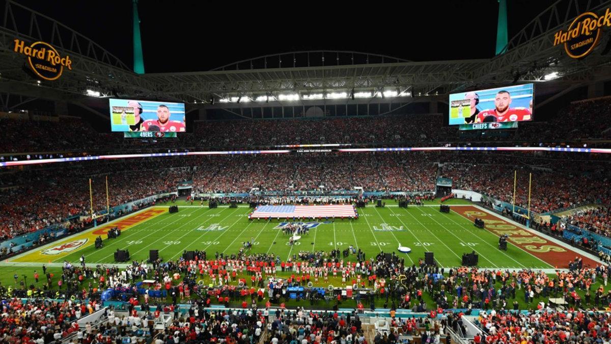 Vista del campo antes de la Super Bowl LIV entre los Kansas City Chiefs y los San Francisco 49ers en el Hard Rock Stadium.