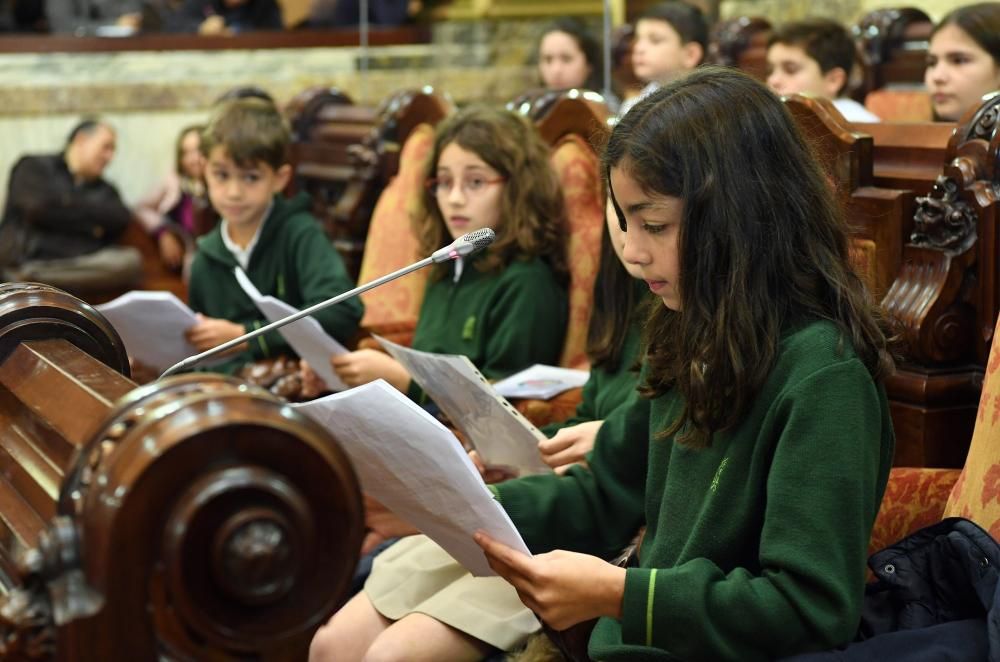 Asuntos como la igualdad, identidad, familia, educación, juego y salud fueron los principales asuntos de la jornada en la que el alcalde aprovechó para destacar su apuesta por la educación.