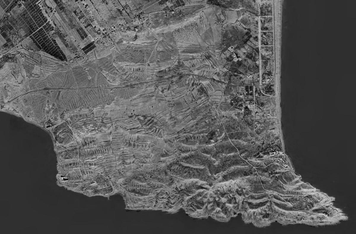 Toma aérea del Cabo de la Huerta, en 1956, aún sin urbanizar. | INFORMACIÓN