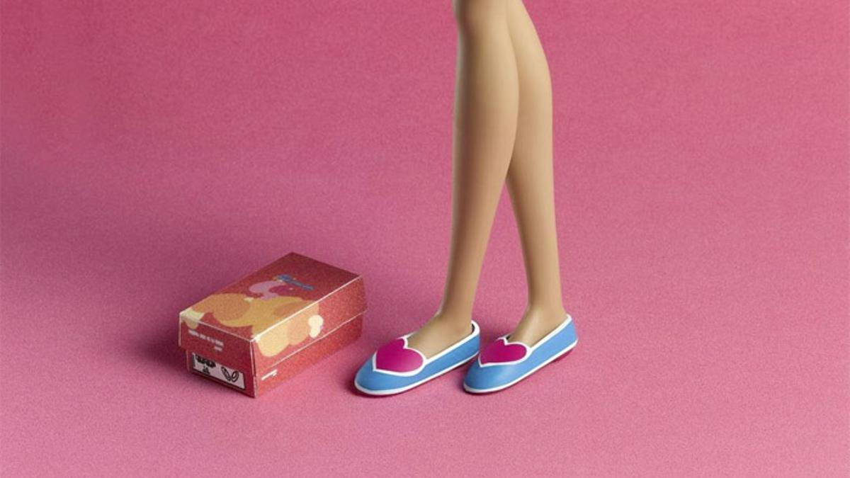 Barbie luce zapato plano con diseño español