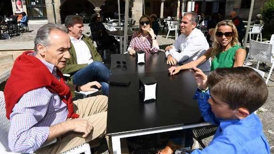 Ana Pastor y su marido, con Rueda y Domínguez, en Pontevedra. // G. S.