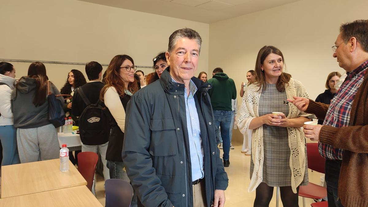 Alfonso Gutiérrez, antes de su ponencia en la Facultad de Ciencias de la Educación de Zamora.