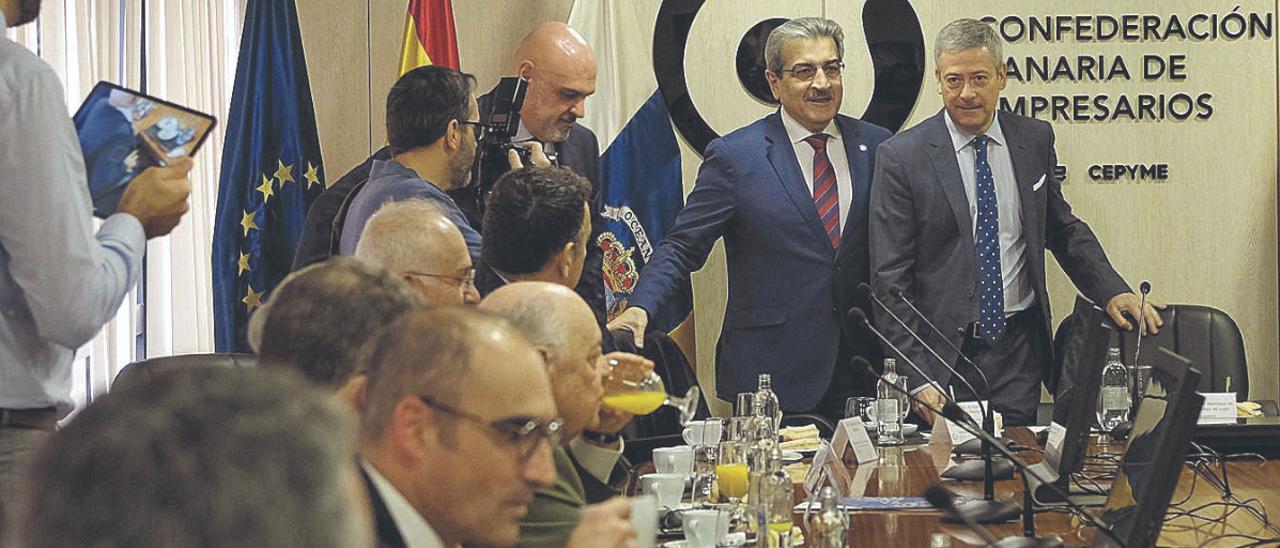 Reunión de la patronal de Las Palmas con el vicepresidente y consejero de Hacienda, Román Rodríguez.