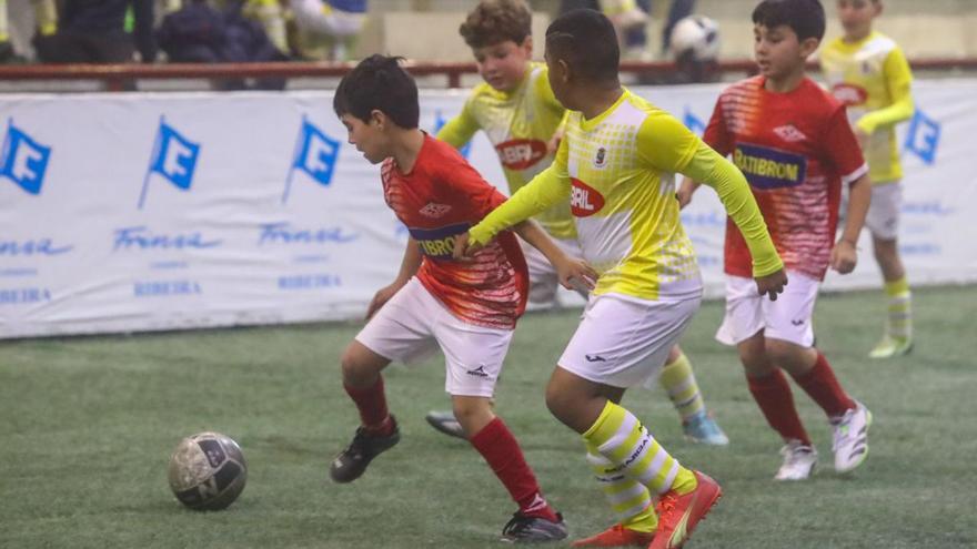 Ribadumia disfruta con la segunda jornada del Arousa Fútbol 7 Indoor