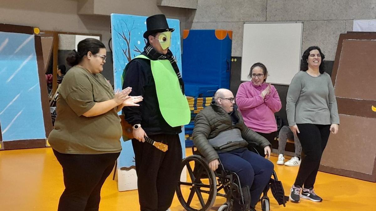 Chicos y chicas de la asociación APNES de Calamonte.