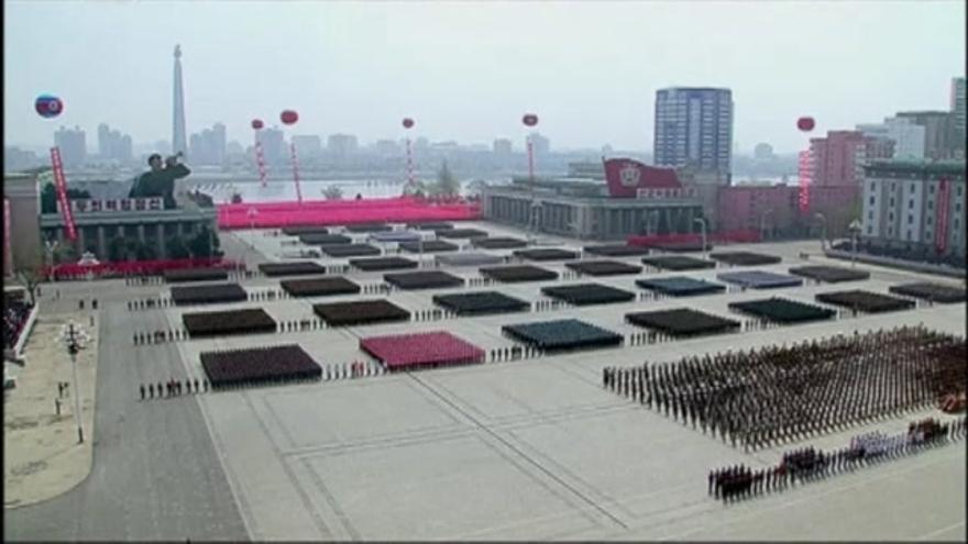 Vídeo del macro desfile militar en Pyongyang