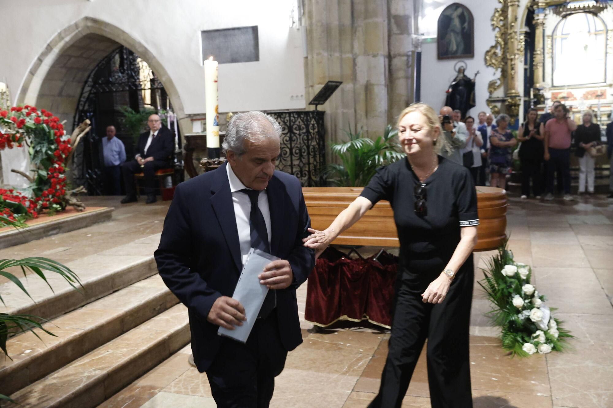 Las imágenes del funeral de Antonio Trevín en la basílica de Llanes.