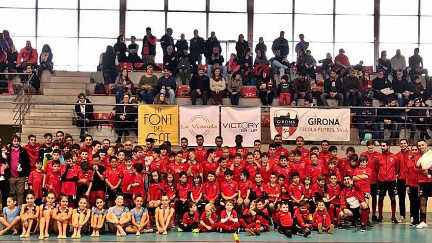 Foto de família de tots els equips del club aquesta temporada.