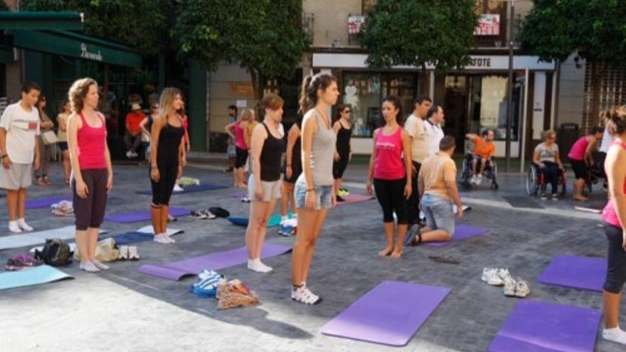 Pilates en la Plaza de los Apóstoles