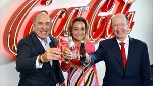 D’esquerra a dreta,  Muhtar Kent, president de The Coca-Cola Company, Sol Daurella, de Coca-Cola Iberian Partners, i John Brock, de Coca-Cola Enterprises, ahir.