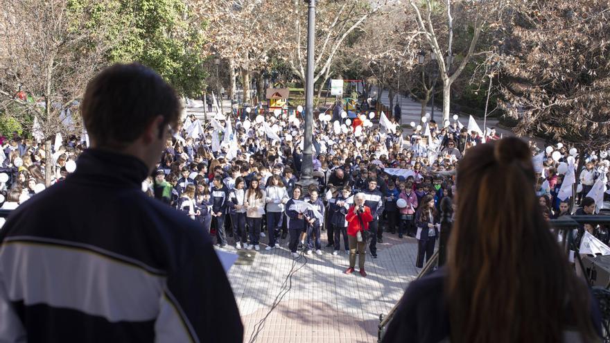 Galería | Más de 350 alumnos de los colegios católicos de Cáceres celebran el Día de la Paz