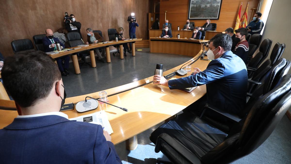Reunión del Gobierno de Aragón y los grupos parlamentarios para pactar la posición sobre el documento de Hacienda para la financiación autonómica.