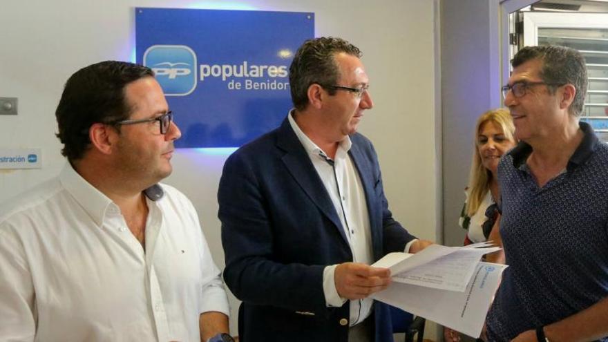 El senador Almodóbar se integra en la candidatura del alcalde para liderar el PP de Benidorm