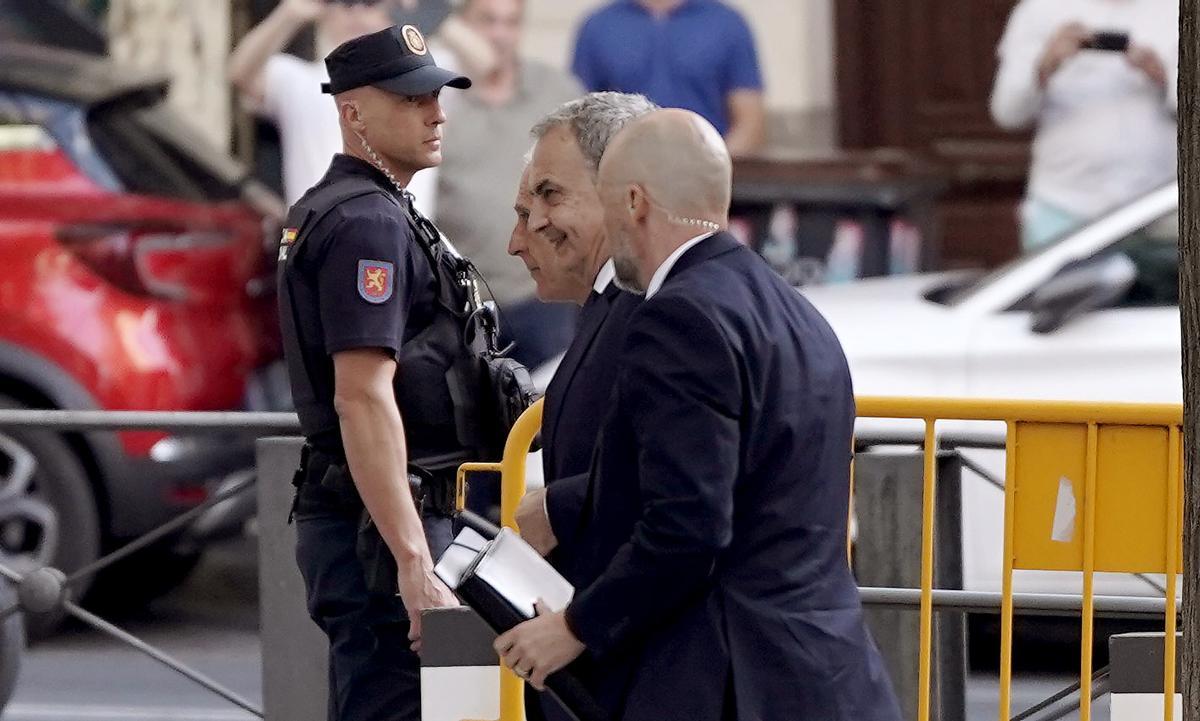 El jutge desatén Anticorrupció i no treu el passaport a Zapatero malgrat que la seva declaració «no va desvirtuar indicis»