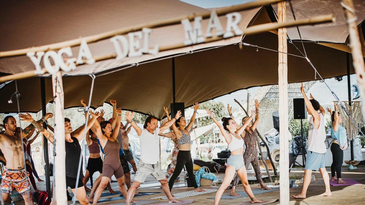 Beim Yoga del Mar-Spirit Festival in Llubi treffen sich vier Tage lang Yogis aus aller Welt.