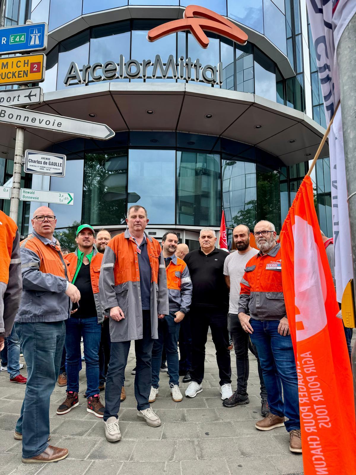 Participantes en la protesta.