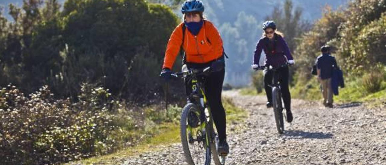 Cumbre de los 12 municipios del ferrocarril Alcoy-Gandia para reactivar la vía verde