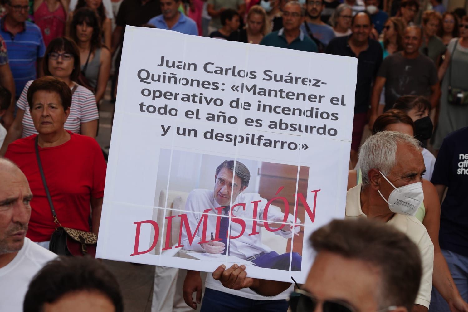 Manifestación por la gestión de los incendios.