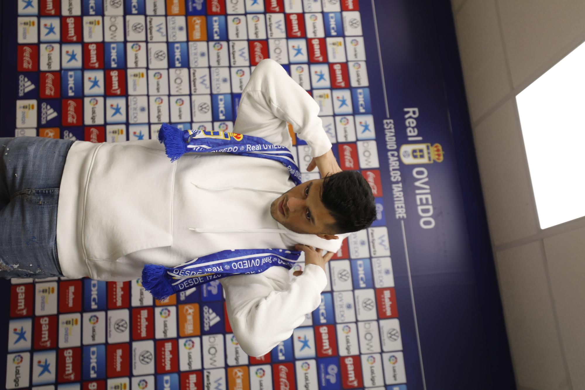 EN IMÁGENES: Así fue la presentación de Leo Sequeira en el Real Oviedo