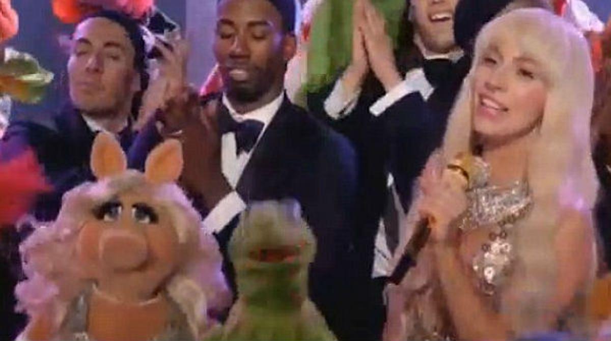 Lady Gaga canta novament amb Los Teleñecos.