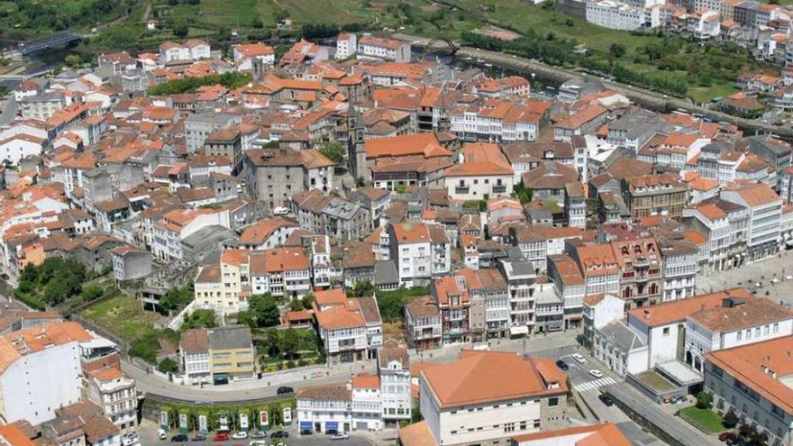 Vista aérea del casco histórico de Betanzos.