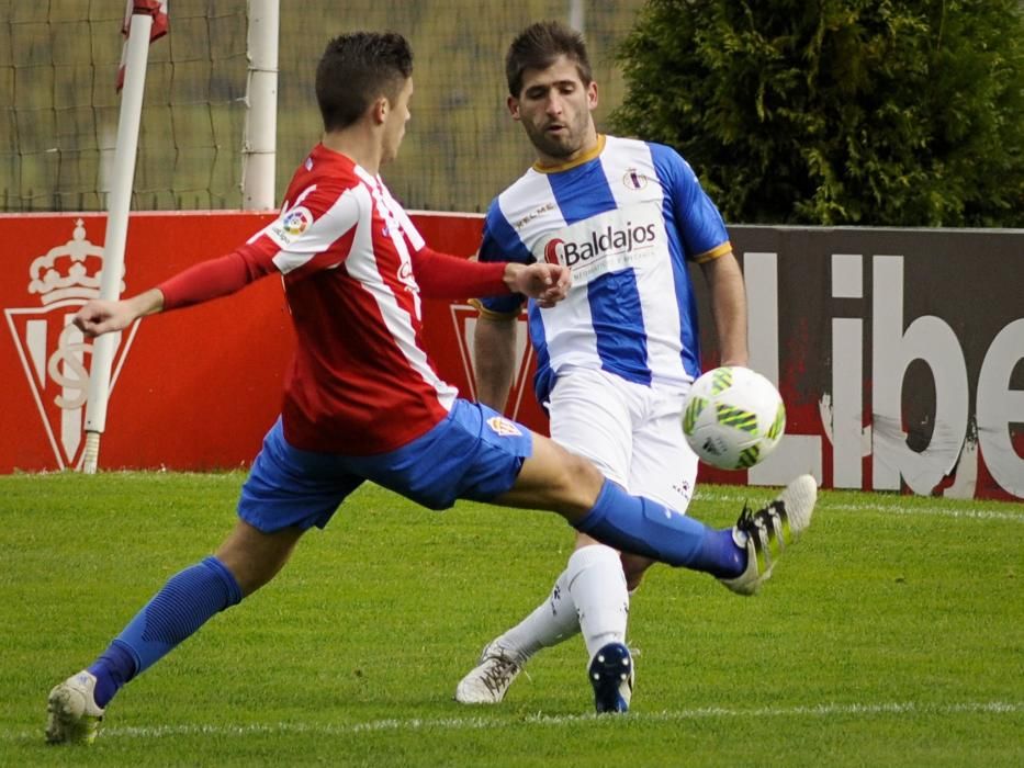 El partido entre el Sporting B y el Real Avilés, en imágenes