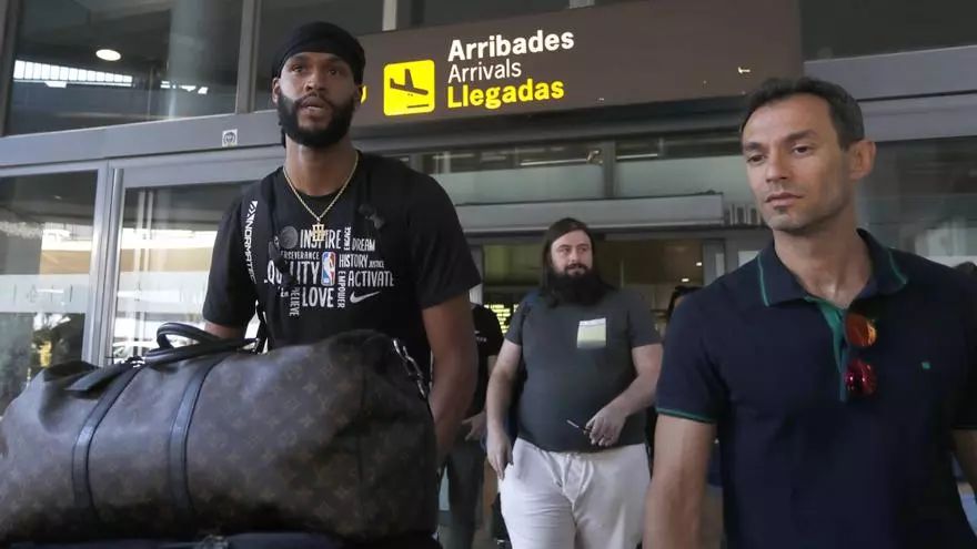 VÍDEO: James Webb III aterriza en el Valencia BC