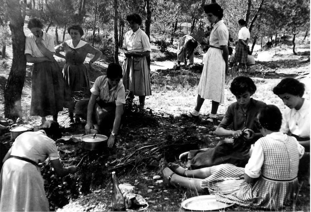 Escoltes de l’Agrupament del Carme en una acampada a Joncadella (setembre de 1955)