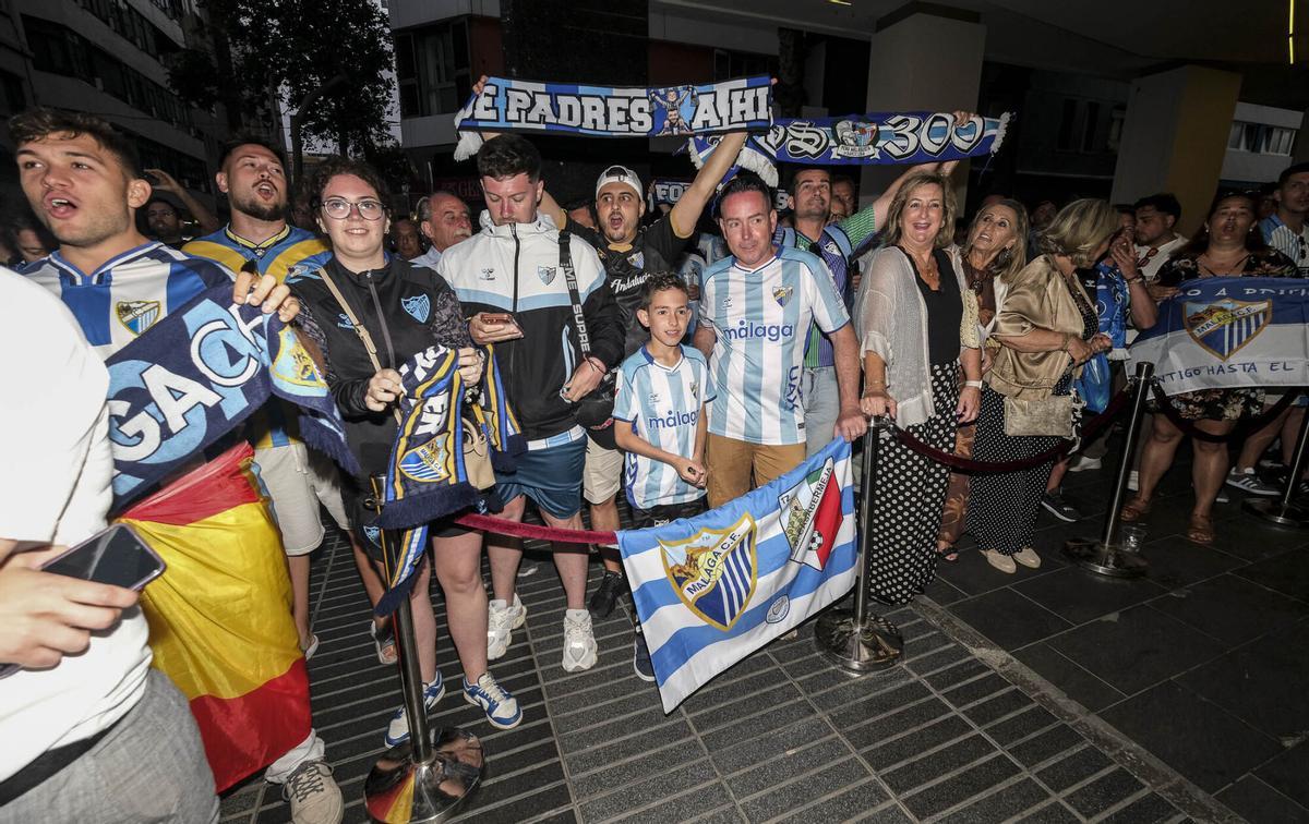 LLegada del equipo de fútbol Málaga CF al Hotel Cristina LLegada del equipo de fútbol Málaga CF al Hotel Cristina