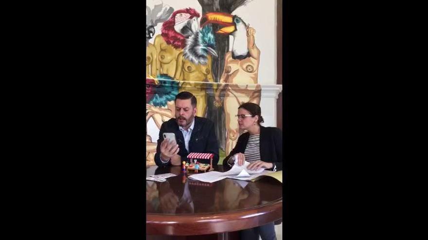 Carlos Galiana y Sandra Gómez hacen un cameo en una presentación fallera