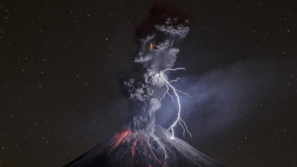 Colima volcano explosion and lightning